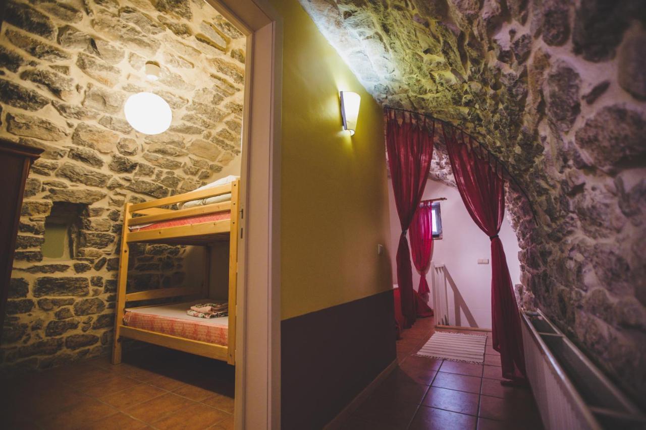 Hôtel Mas Des Ayres à Saint Alban Auriolles Extérieur photo