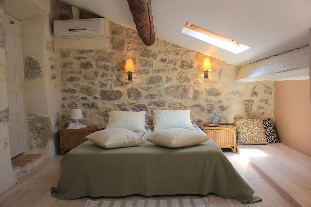 Hôtel Mas Des Ayres à Saint Alban Auriolles Chambre photo